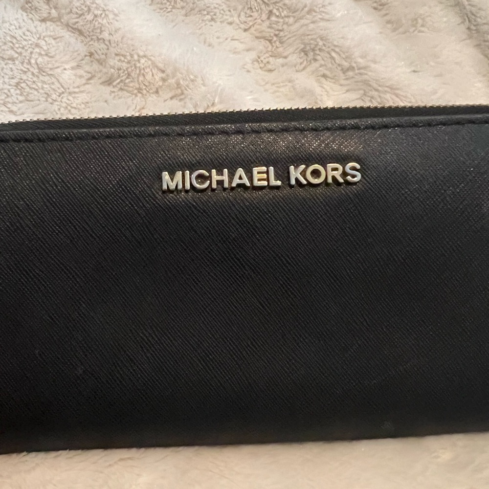 Michael Kors Wallet - Picture 2 of 3